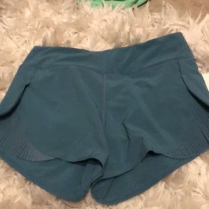 Lulu lemon play off the pleats short